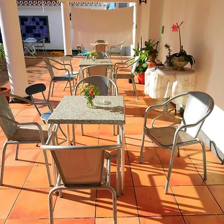 Bella Italia Populo * Πόντα Ντελγκάντα